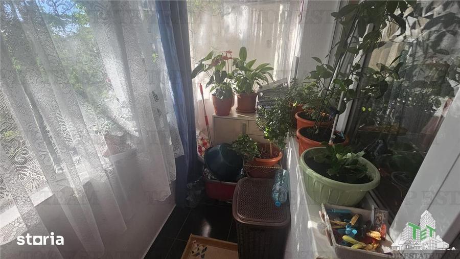 Apartament cu 4 camere semidecomandat în Crângași