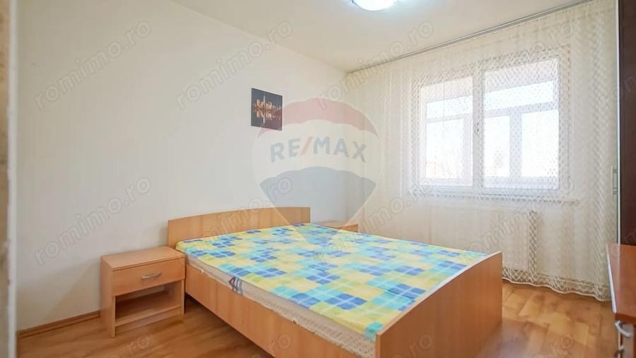 Apartament cu 3 camere semidecomandat în Astra