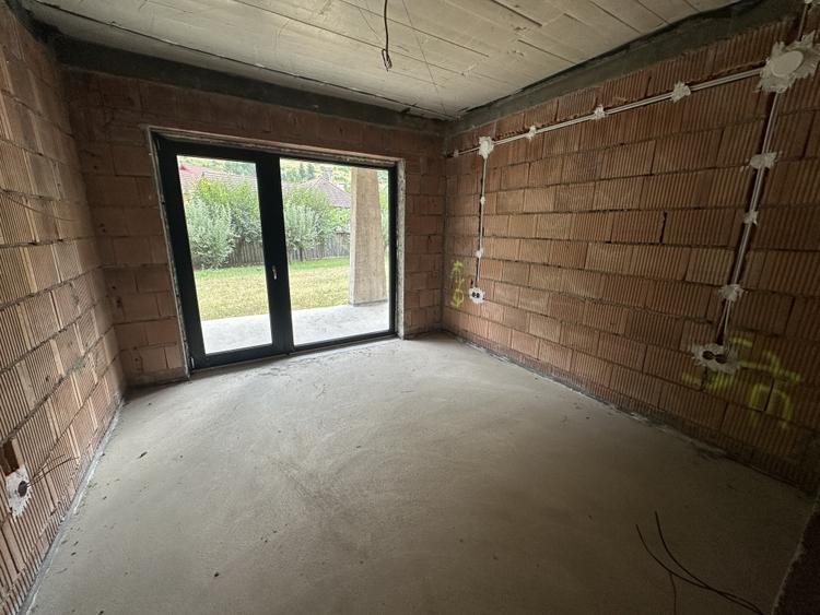 Casă cu 7 camere cu Teren 2666 Mp în Gura Râului