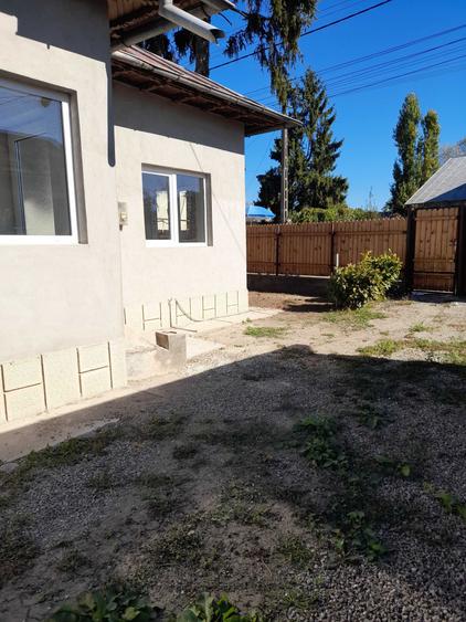 Casă cu 4 camere decomandat în Brătășanca