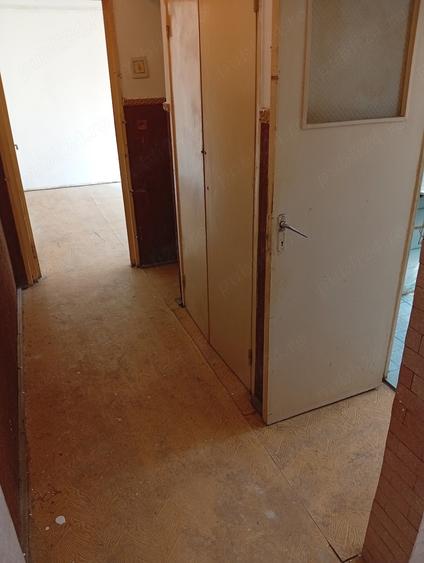 Apartament cu 3 camere semidecomandat în Malu Roșu