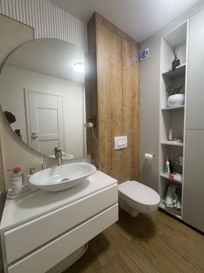 Apartament cu 3 camere semidecomandat, mobilat în Florești