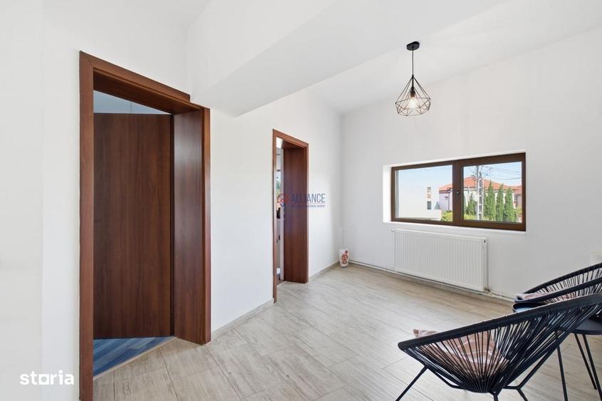 Casă cu 4 camere în Palazu Mare