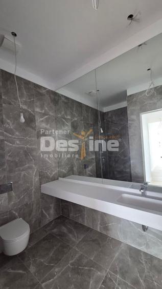 Penthouse cu 4 camere decomandat în 13 Septembrie
