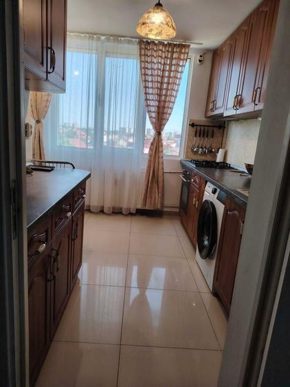 Apartament cu 3 camere decomandat în Alexandriei