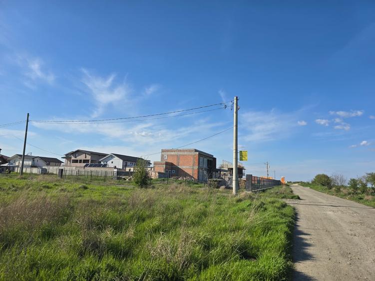 Teren Construcții extravilan de 10600 mp, în Tuzla