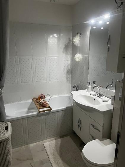 Apartament cu 3 camere decomandat, mobilat în Central