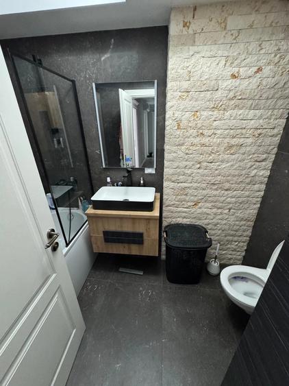 Apartament cu 3 camere decomandat în Cug