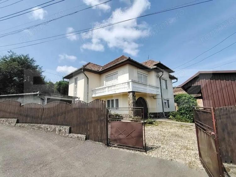 Casă cu 5 camere cu Teren 350 Mp în Târnăveni
