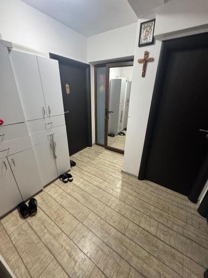 Apartament cu 3 camere decomandat în Dragomirești-Deal