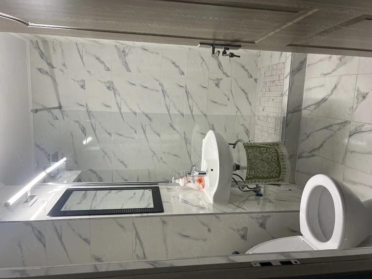 Apartament cu 3 camere decomandat în Exterior Vest