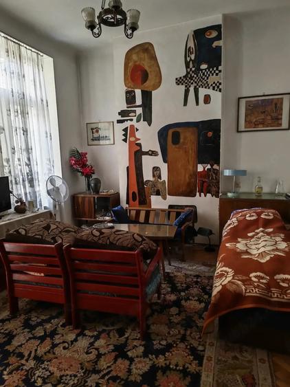 Apartament cu 3 camere semidecomandat în Victoriei