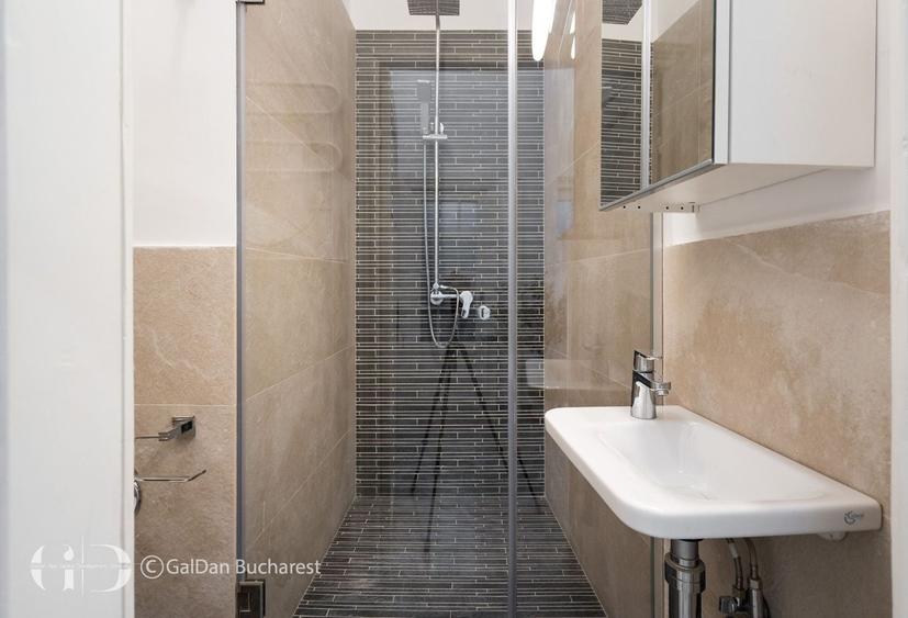 Apartament cu 5 camere, mobilat în Calea Victoriei