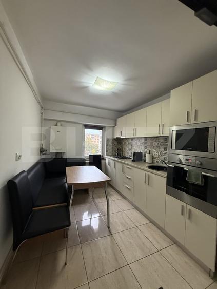 Apartament cu 3 camere decomandat, mobilat în Central