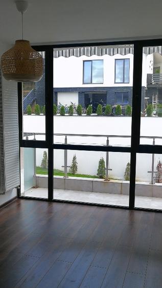 Apartament cu 3 camere decomandat în Noua