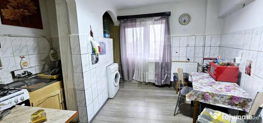 Apartament cu 3 camere semidecomandat în Semicentral