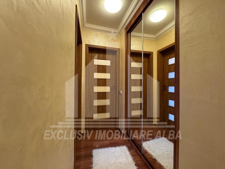 Apartament cu 3 camere decomandat, mobilat în Cetate