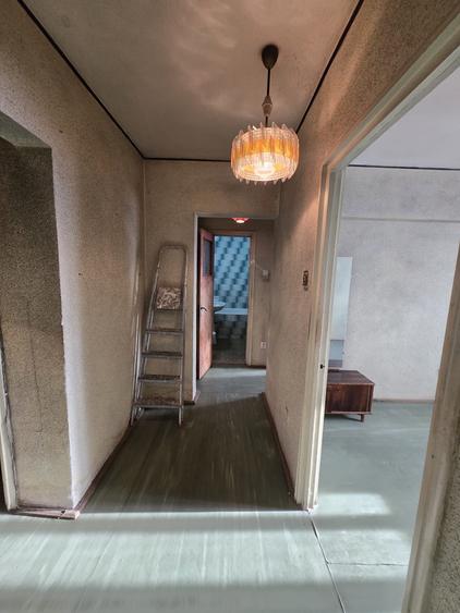 Apartament cu 3 camere decomandat în Drumul Taberei