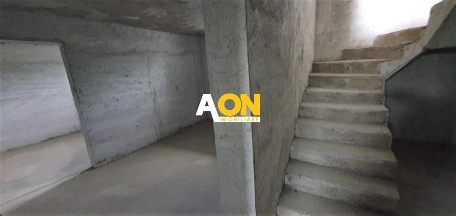 Casă individuală cu 4 camere cu Canalizare în Partoș