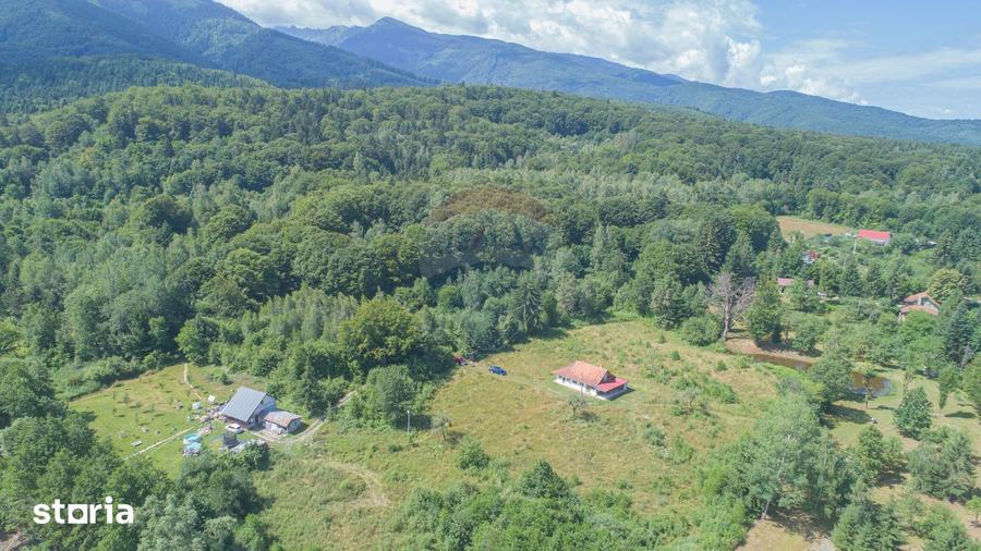 Casă cu 3 camere cu Teren 8100 Mp în Ucea