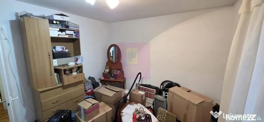 Apartament cu 3 camere decomandat în Piața Centrală