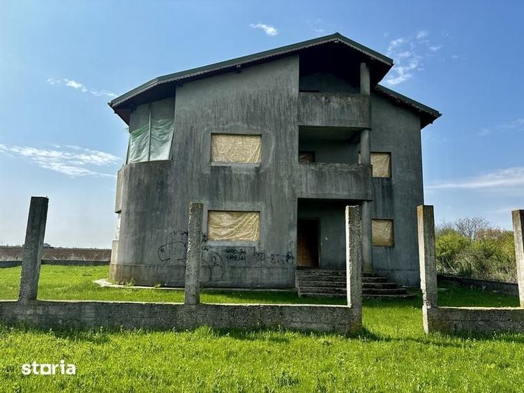 Casă cu 4 camere cu Teren 300 Mp în Corbeanca