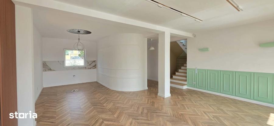 Casă cu 3 camere semidecomandat cu Teren 430 Mp în Paleu