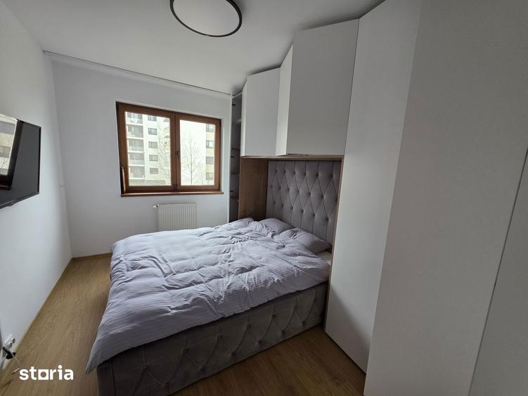 Apartament cu 3 camere decomandat în Tractorul