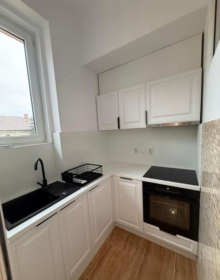 Apartament cu 4 camere, mobilat în Central
