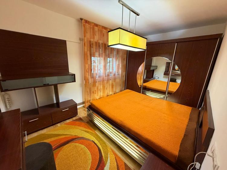 Apartament cu 3 camere semidecomandat în Iancului