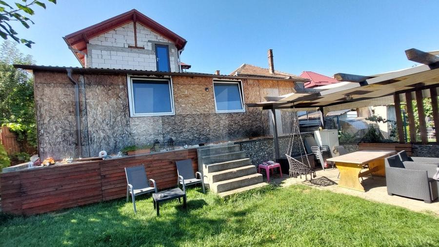 Casă individuală cu 2 camere cu Canalizare în Dâmbul Rotund