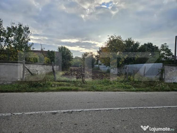 Teren de 3000 mp, în Debarcader