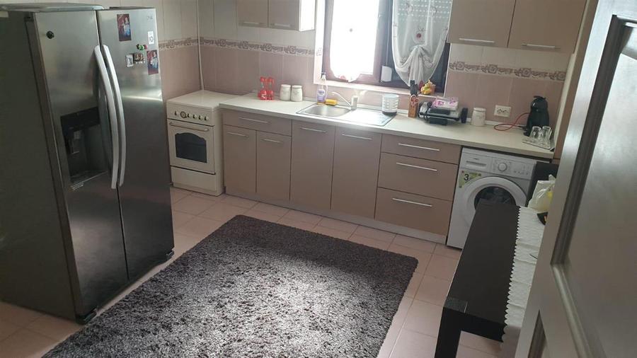 Casă individuală cu 3 camere cu Canalizare în Chiscani