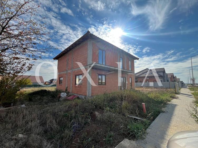 Casă individuală cu 5 camere cu Canalizare în Giarmata