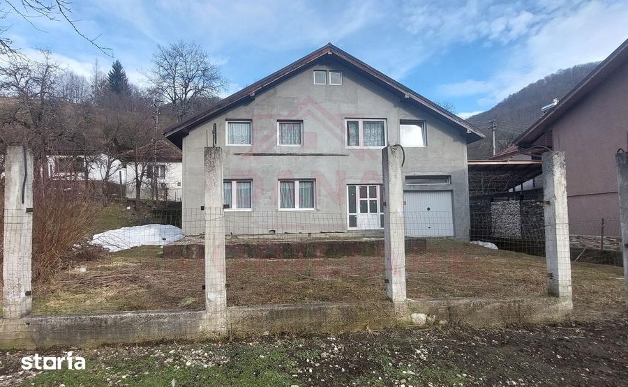 Casă cu 4 camere decomandat cu Teren 563 Mp în Rusca