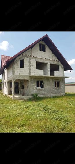 Casă cu Teren 2500 Mp în Răucești