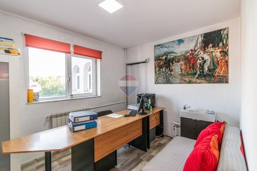 Casă individuală cu 7 camere cu Teren 250 Mp în Drumul Taberei