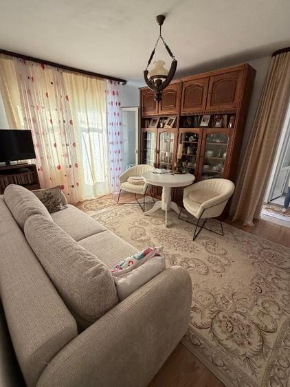 Apartament cu 2 camere semidecomandat, mobilat în Central