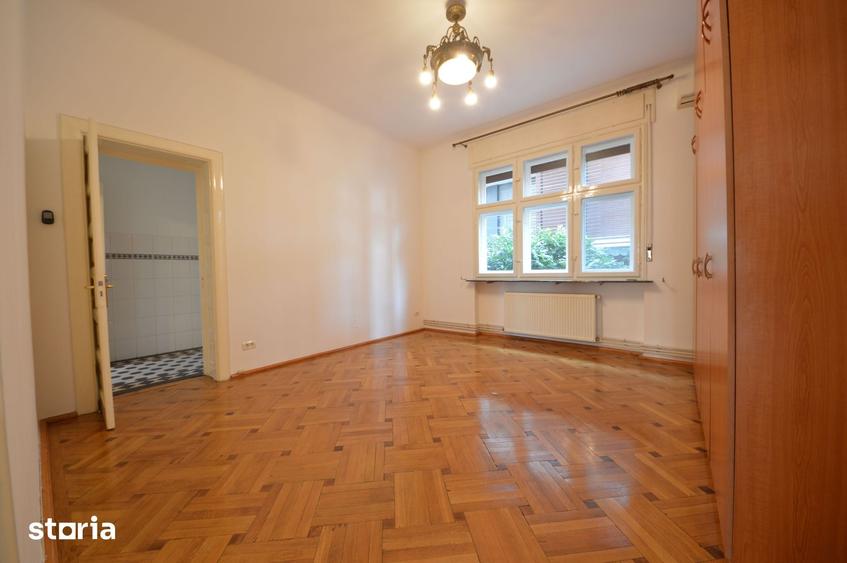 Casă cu 4 camere cu Teren 300 Mp în Dorobanți