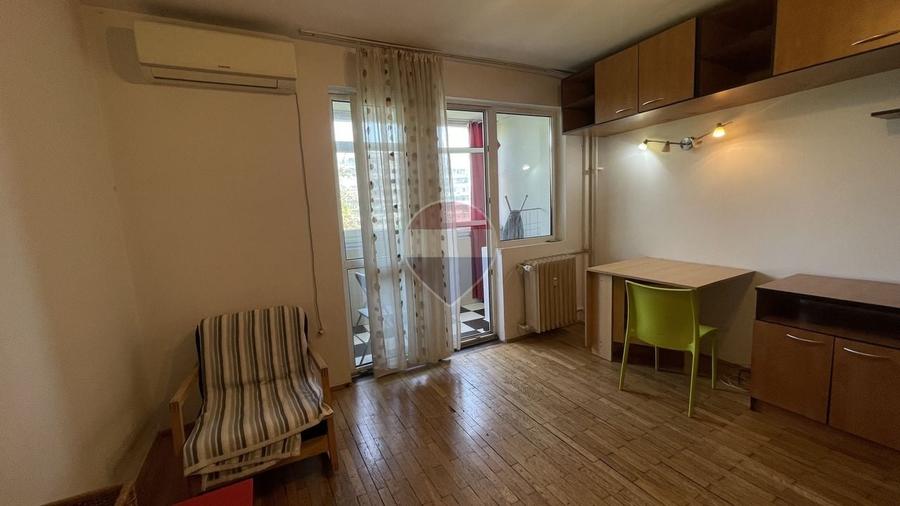 Garsonieră decomandată, mobilată în Titan