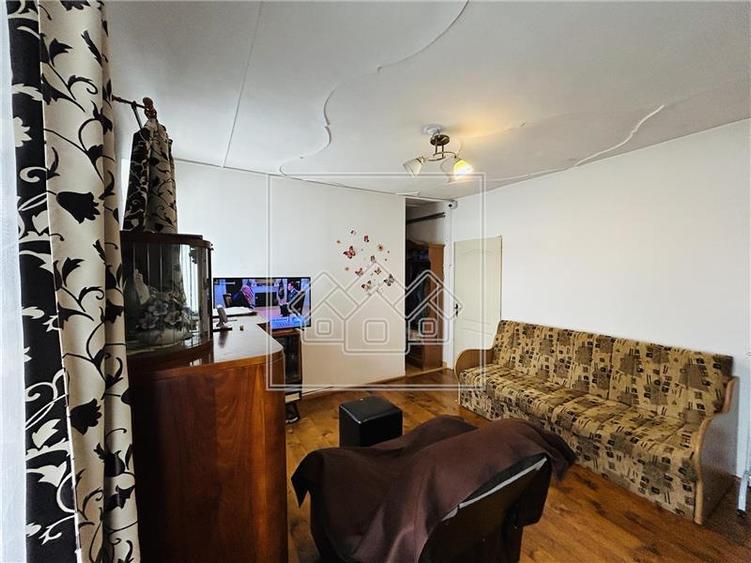 Apartament cu 3 camere nedecomandat în Central