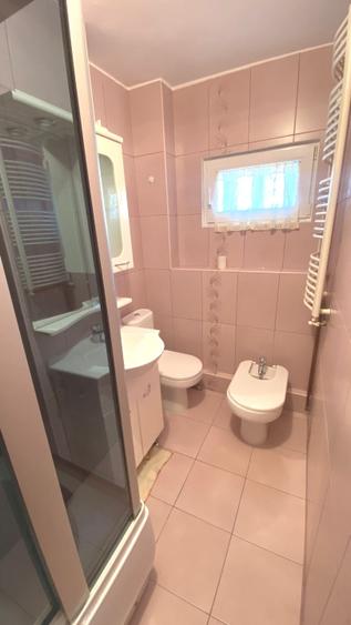 Apartament cu 3 camere decomandat, mobilat în Centrul Civic
