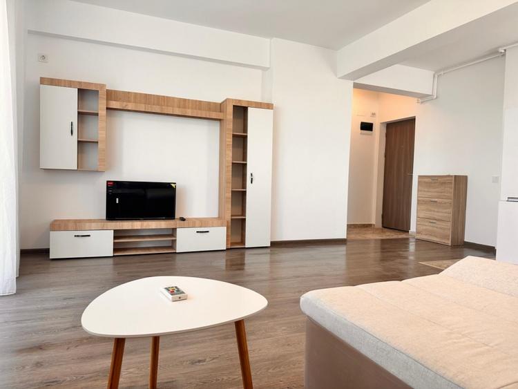 Apartament cu 2 camere semidecomandat în Metalurgiei