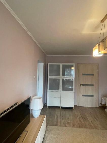 Apartament cu 3 camere semidecomandat, mobilat în Rahova