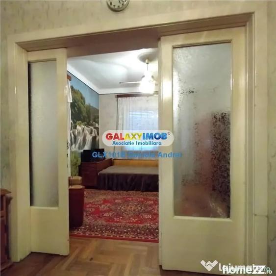 Apartament cu 4 camere semidecomandat în Calea Plevnei
