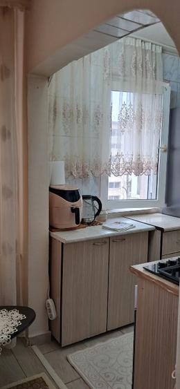 Apartament cu 3 camere semidecomandat în Tomis Nord