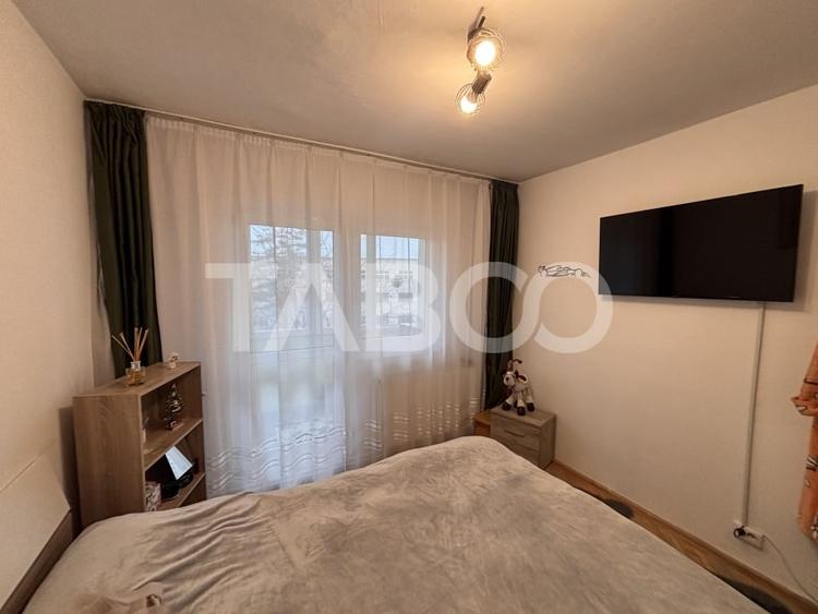 Apartament cu 3 camere decomandat, mobilat în Valea Aurie