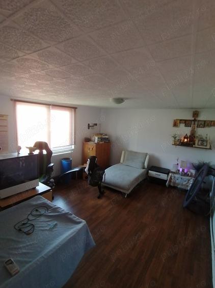 Casă cu 8 camere cu Teren 220 Mp în Berceni