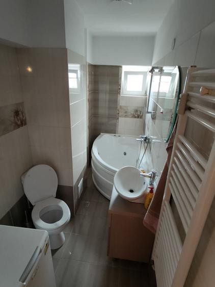Apartament cu 3 camere decomandat în Crângași