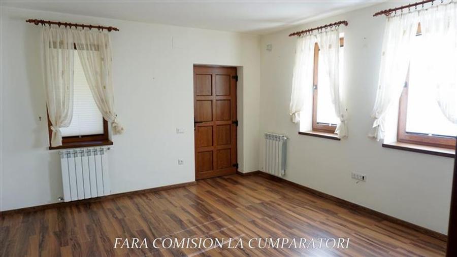 Casă individuală cu 5 camere cu Canalizare în Muereasca
